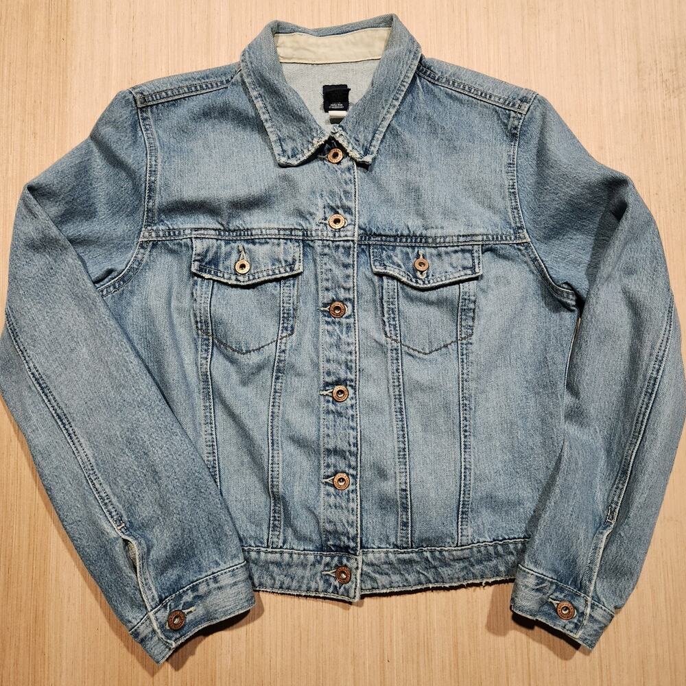 GAP Denim Jacket Women’s Large Light Wash 100% Cotton Trucker Jean Jacket